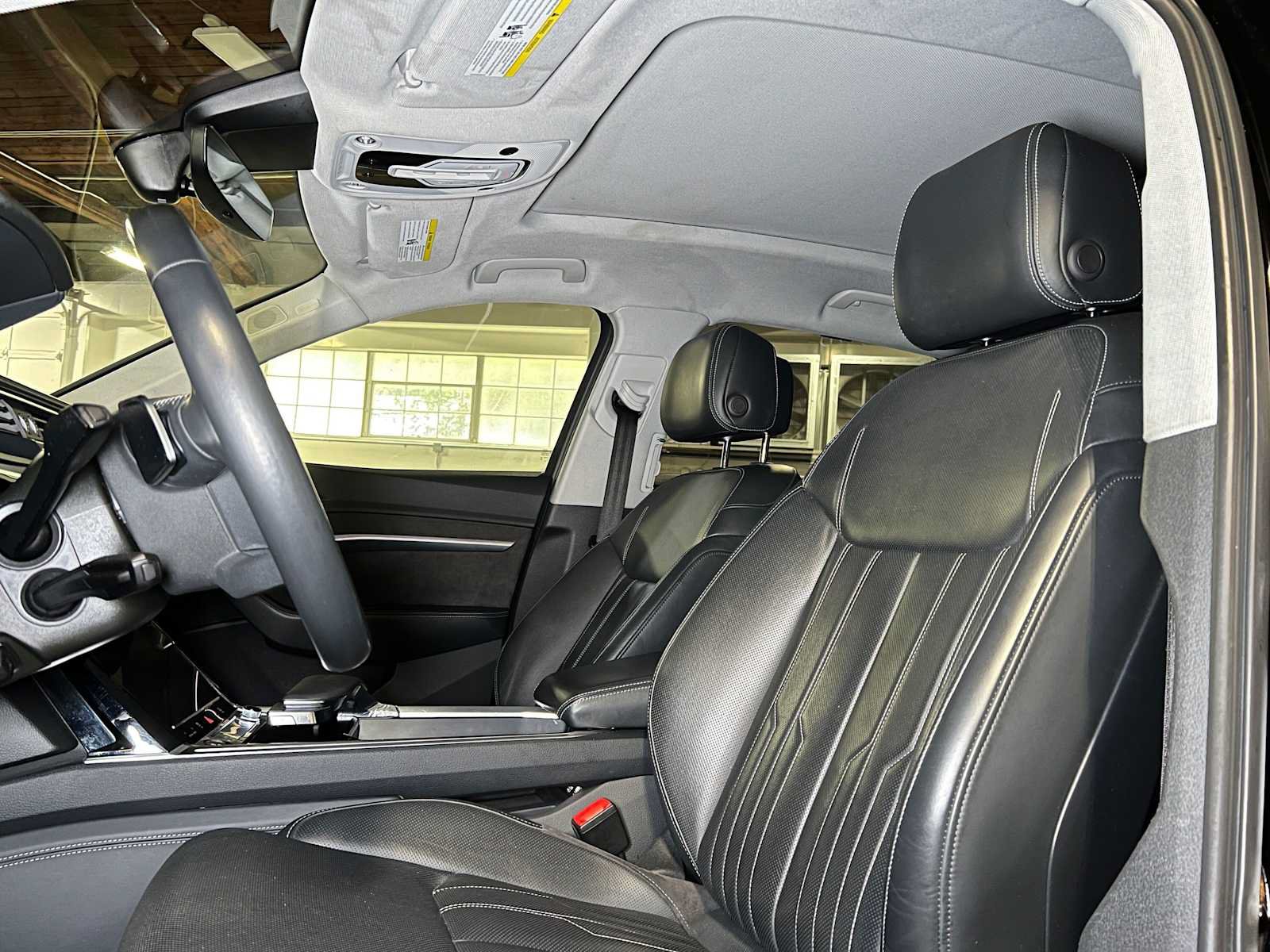 Used 2019 Audi e-tron Prestige w/ Prestige Package AWD/4WD image 24