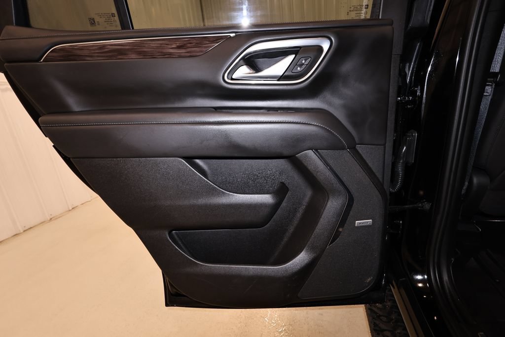 Used 2023 Chevrolet Tahoe Z71 w/ Luxury Package AWD/4WD image 14