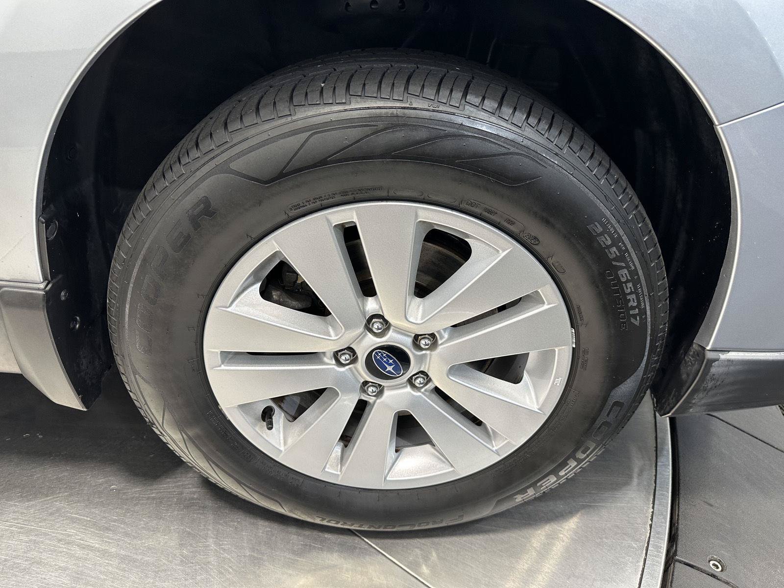 Used 2019 Subaru Outback 2.5i Premium w/ Popular Package #2 AWD/4WD image 12
