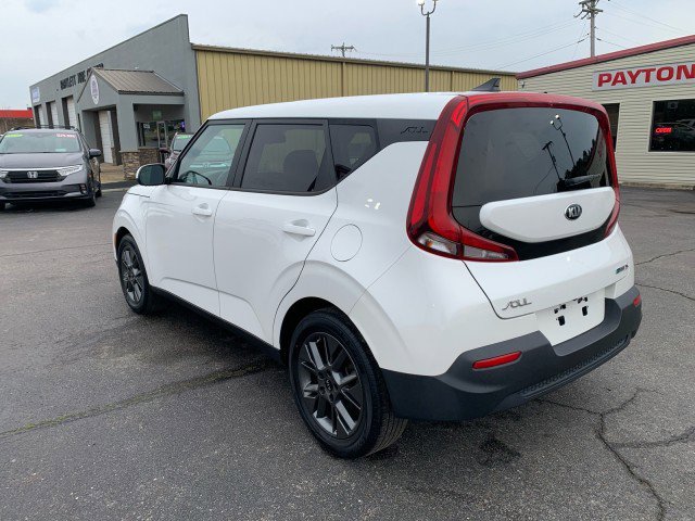 Used 2021 Kia Soul S image 2