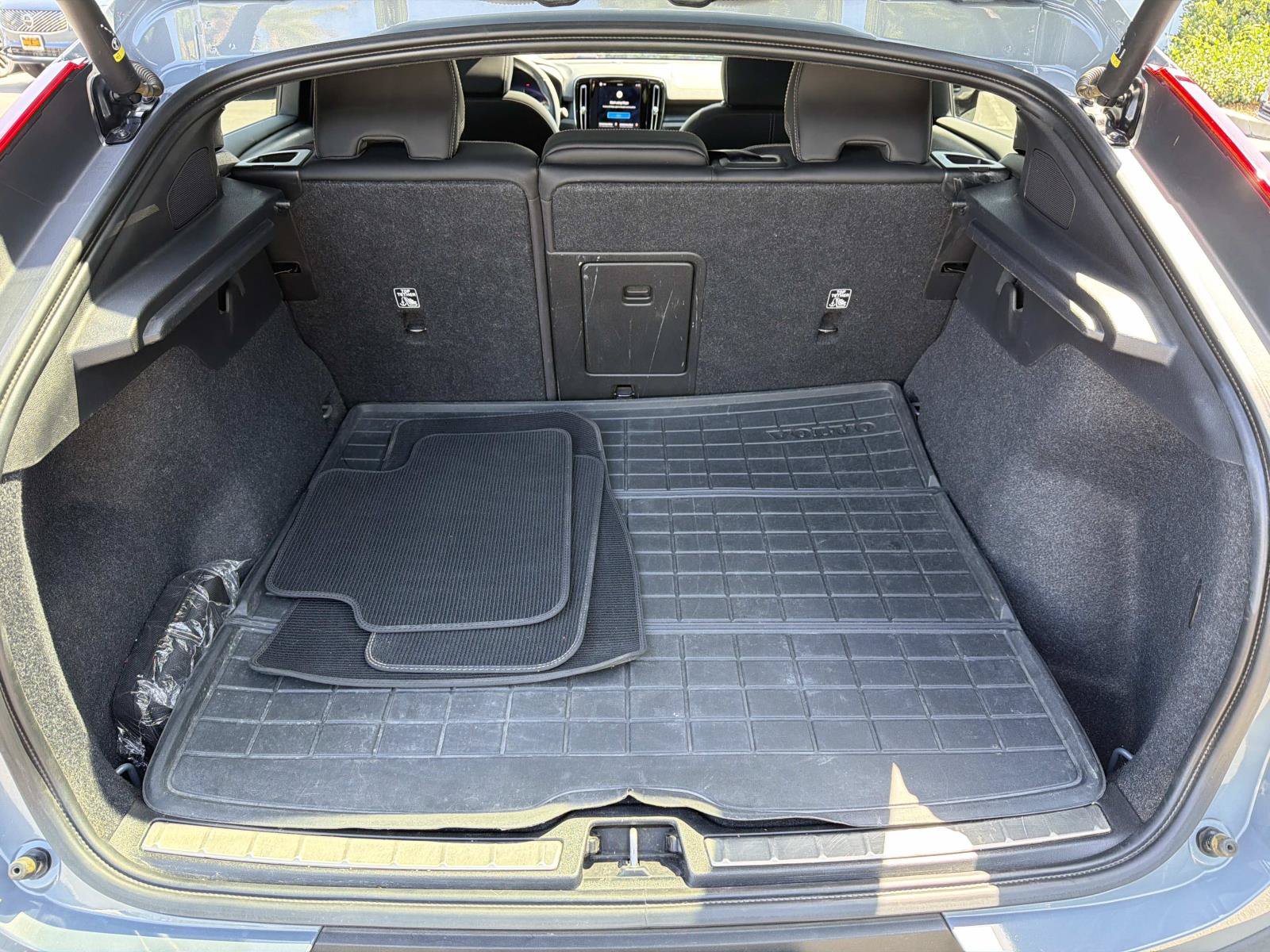 Certified 2023 Volvo C40 Recharge Core w/ Protection Package Premier AWD/4WD image 17