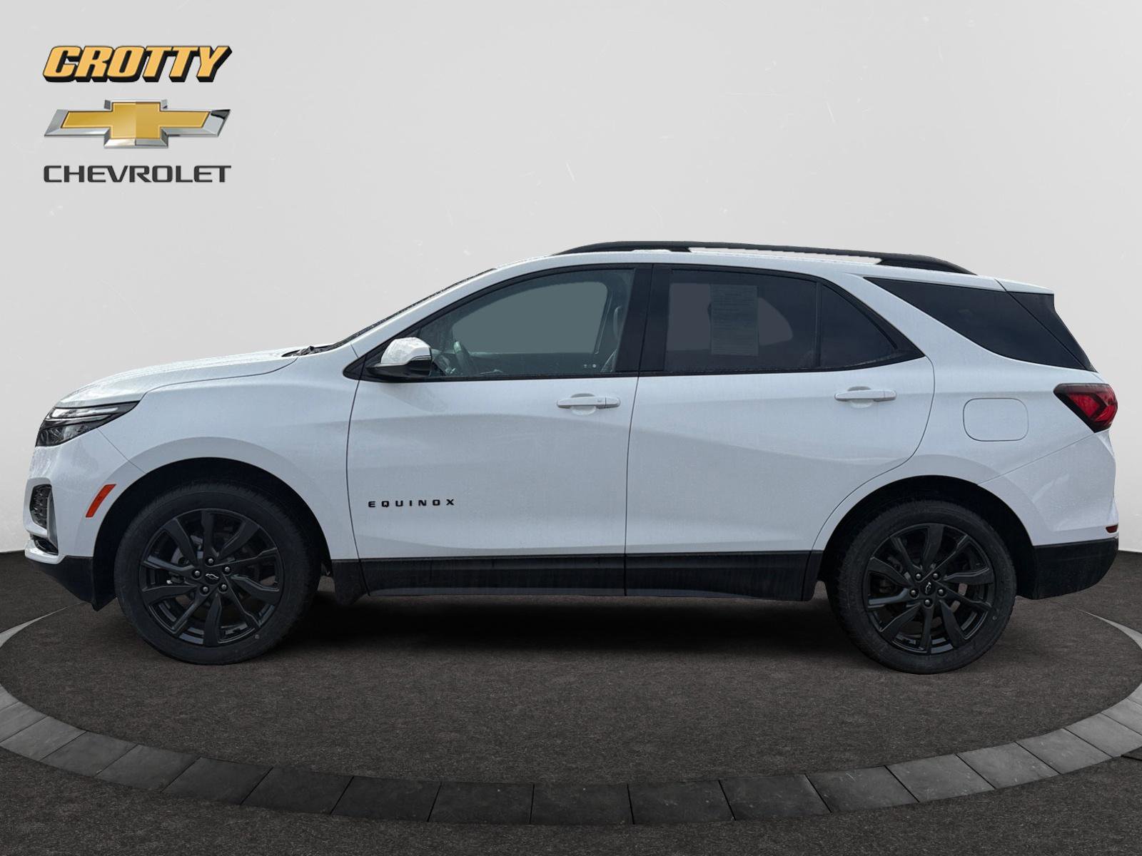 Used 2023 Chevrolet Equinox RS w/ RS Leather Package image 2