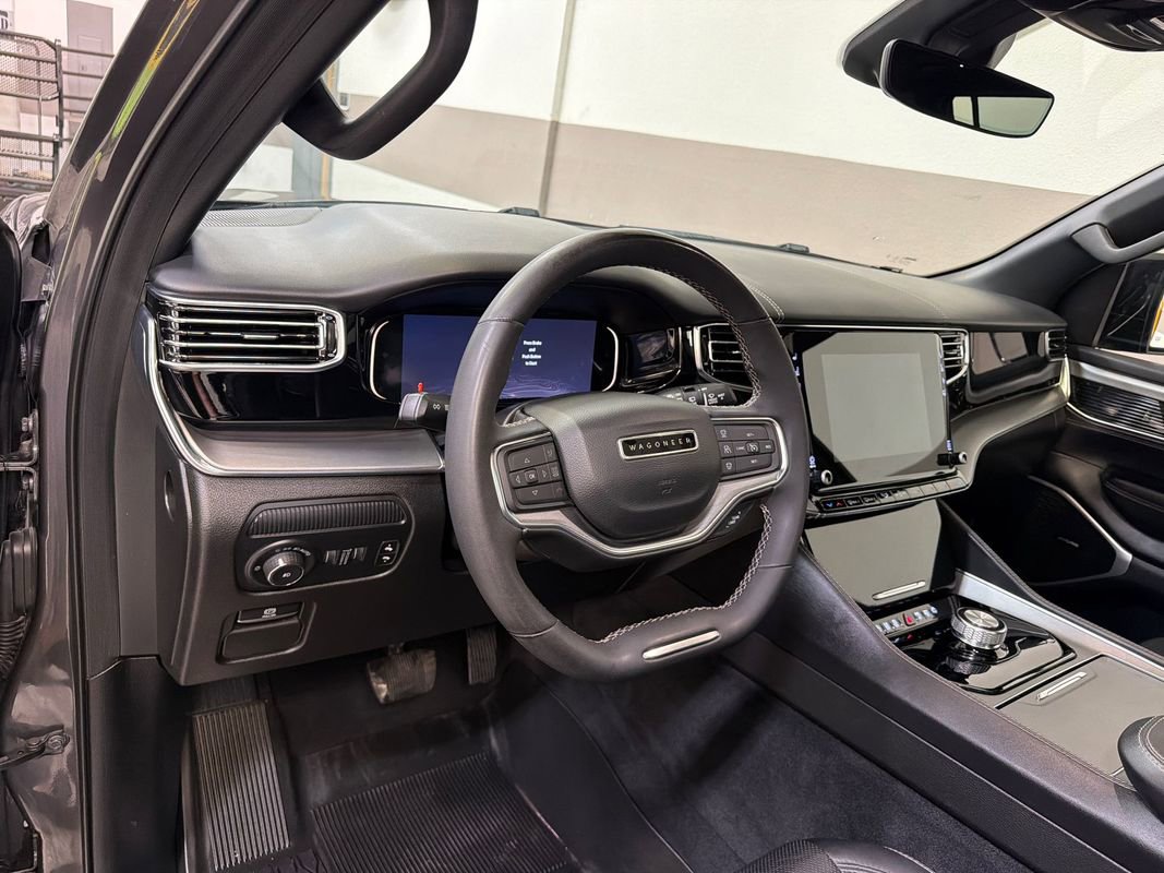 Used 2023 Jeep Wagoneer Series II RWD image 13