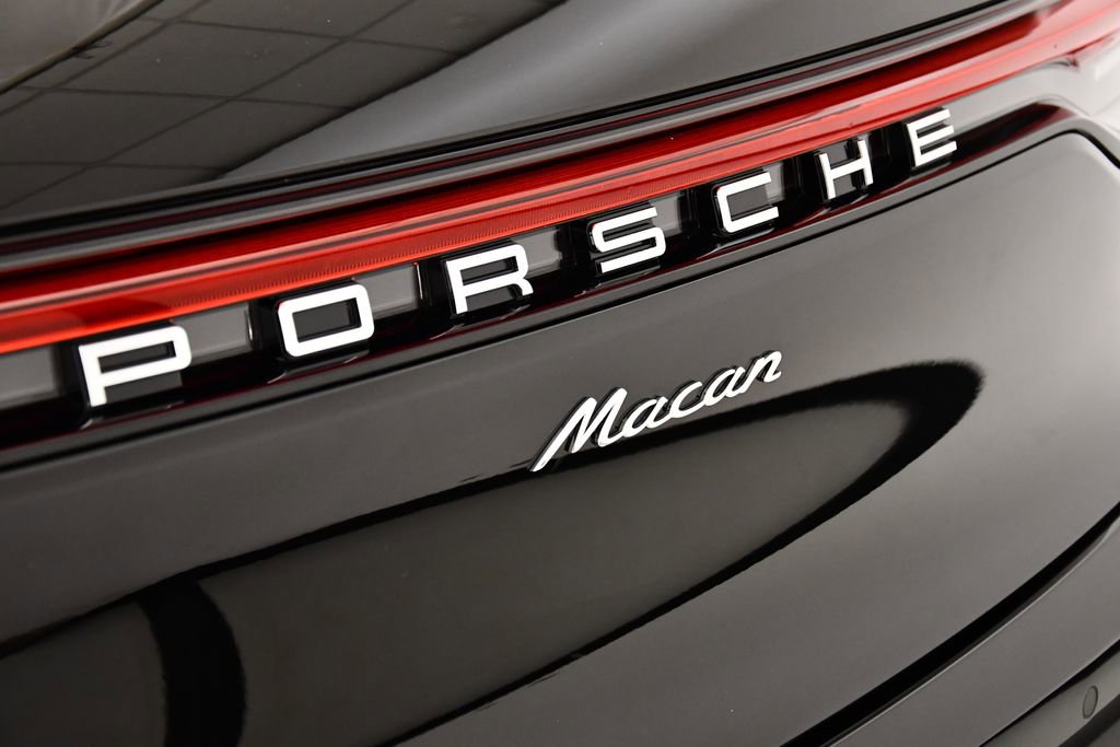 Used 2025 Porsche Macan image 11