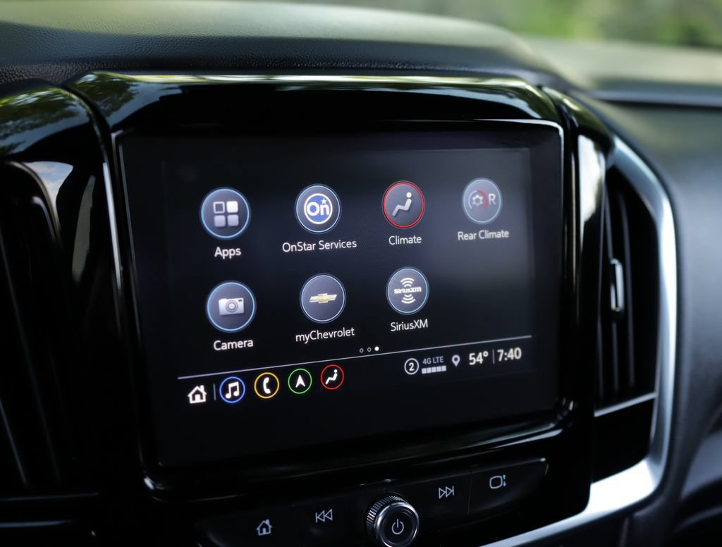 Used 2023 Chevrolet Traverse RS FWD image 14