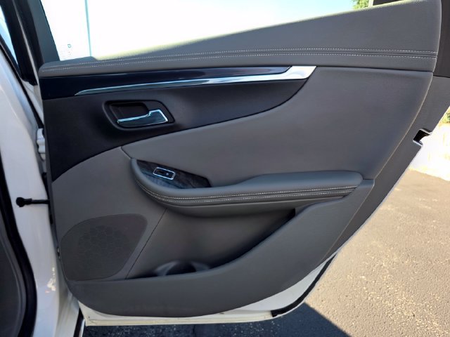 Used 2015 Chevrolet Impala LT w/ Convenience Package FWD image 21