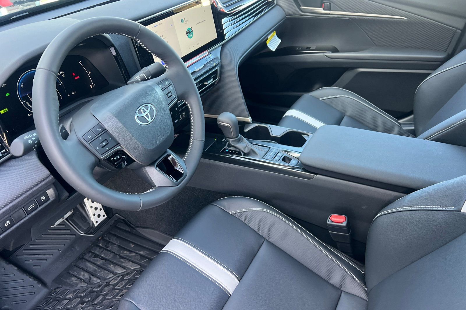 New 2026 Toyota Camry Hybrid w/ Multimedia Upgrade Package image 7