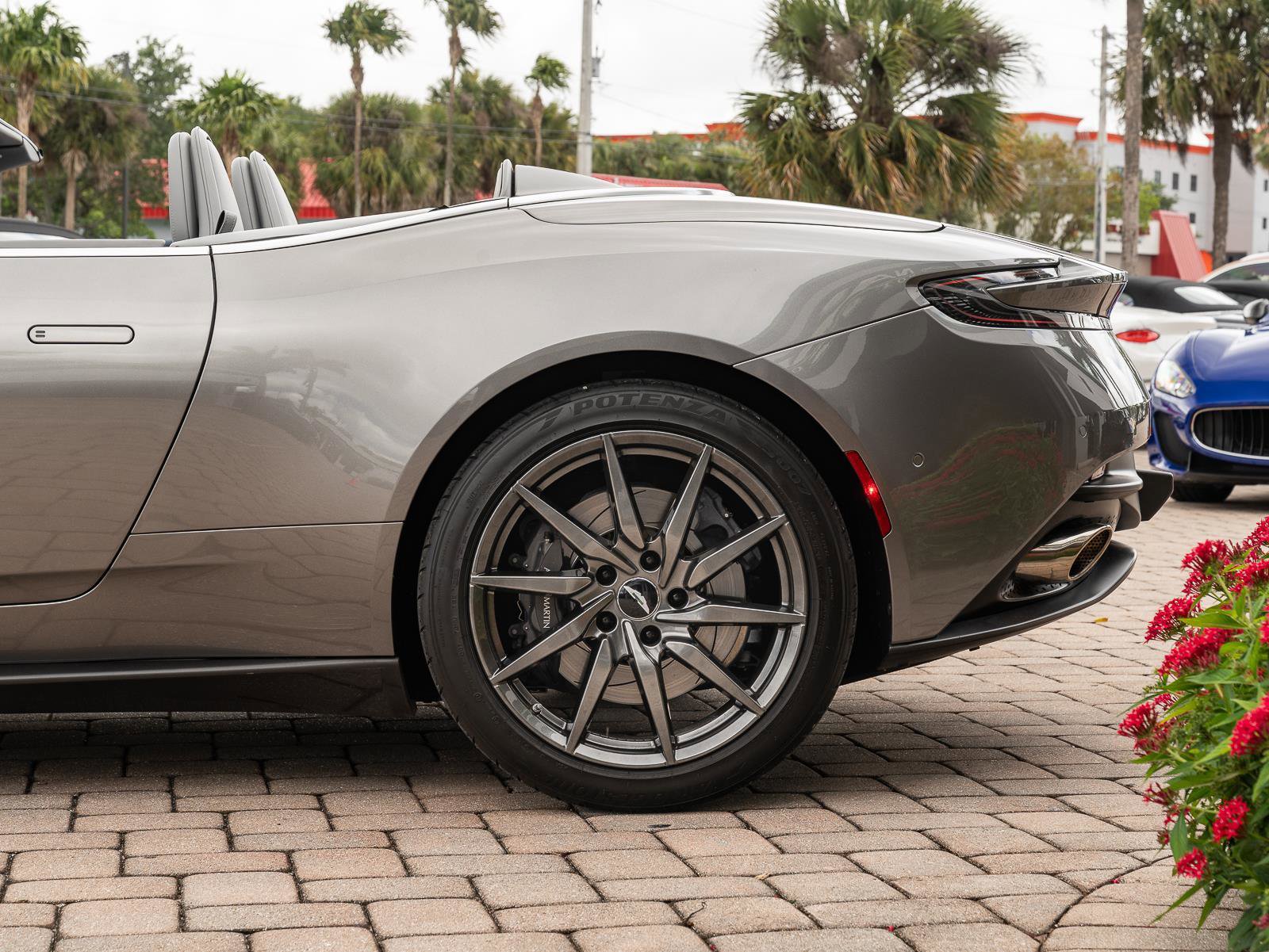 Used 2020 Aston Martin DB11 Volante image 37
