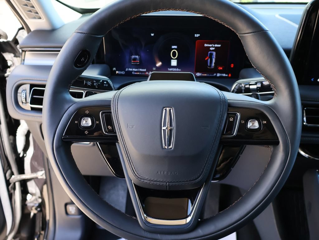 Used 2025 Lincoln Aviator AWD image 27