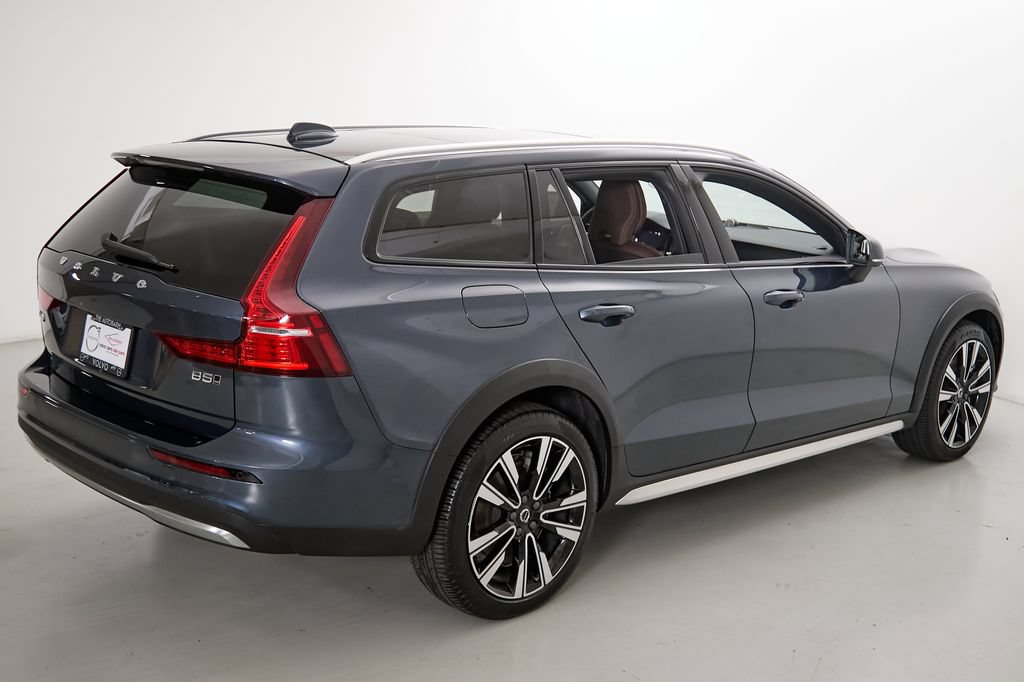 Certified 2025 Volvo V60 B5 Cross Country Ultra AWD/4WD image 9