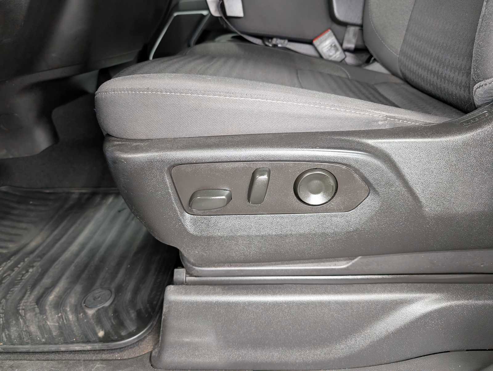 Certified 2022 Chevrolet Silverado 1500 LT AWD/4WD image 35