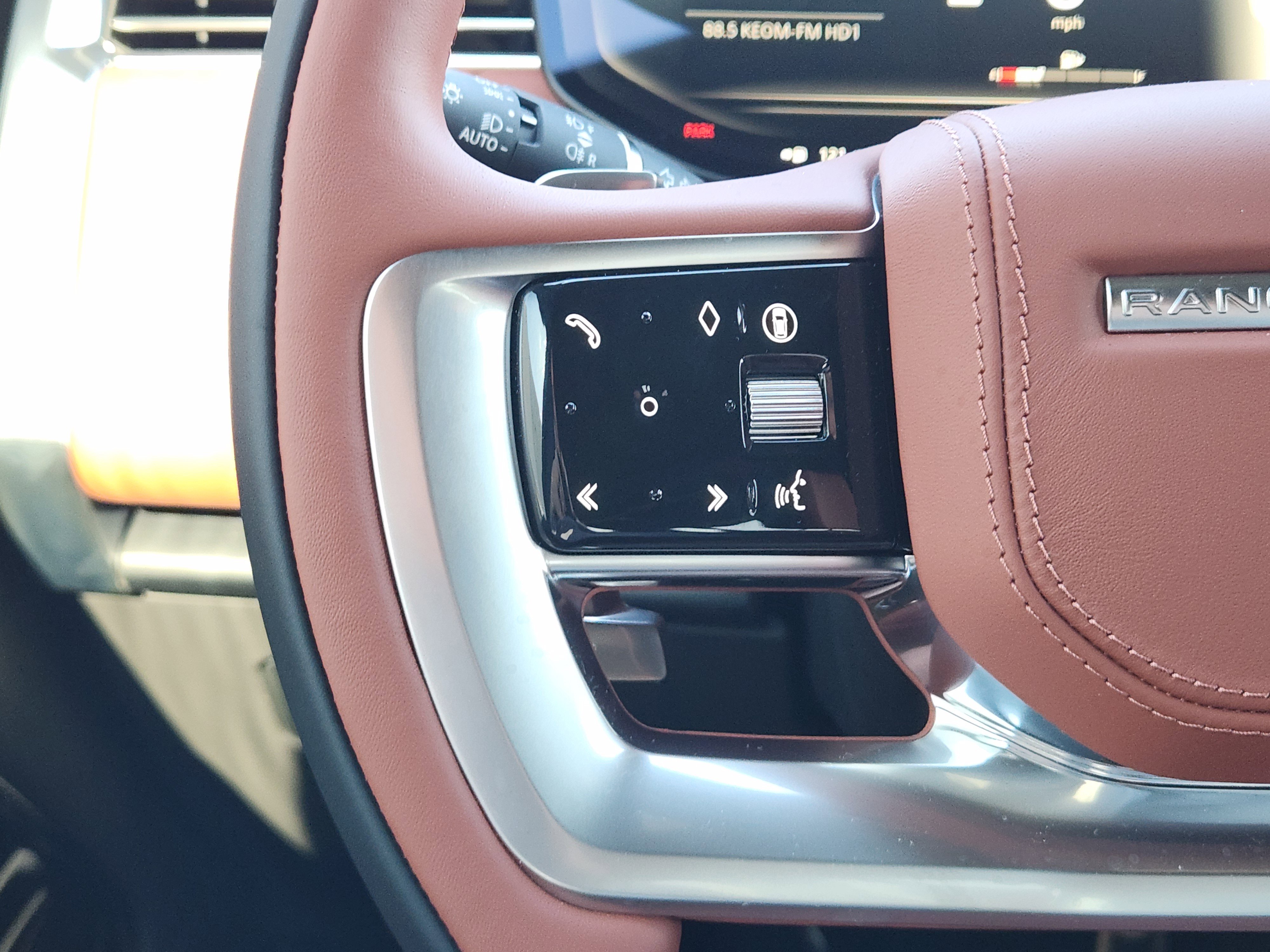 New 2025 Land Rover Range Rover SV image 30