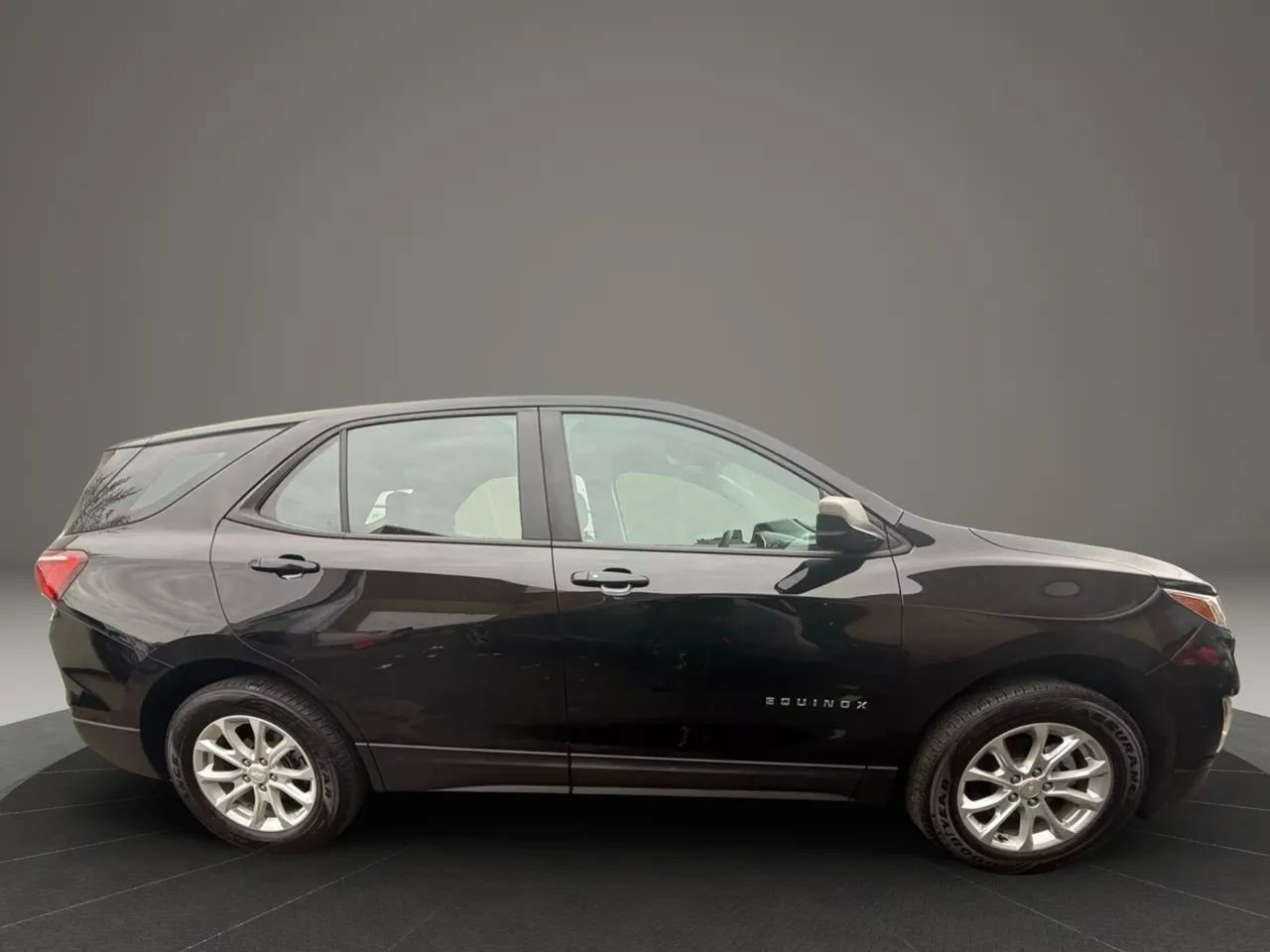 Used 2021 Chevrolet Equinox LS image 4