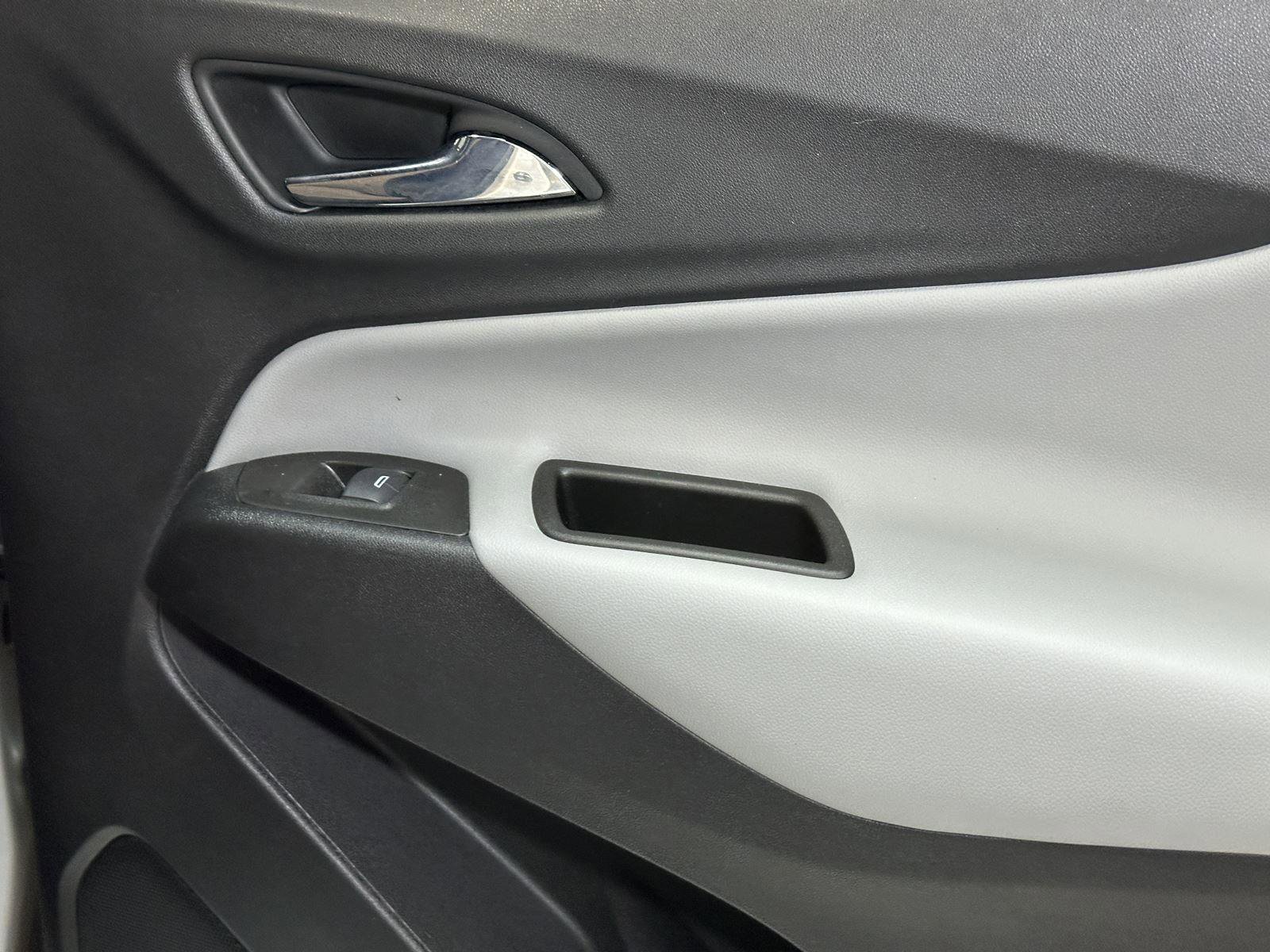 Used 2020 Chevrolet Equinox LS w/ LS Convenience Package image 35