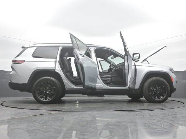 Used 2024 Jeep Grand Cherokee L Laredo AWD/4WD image 63