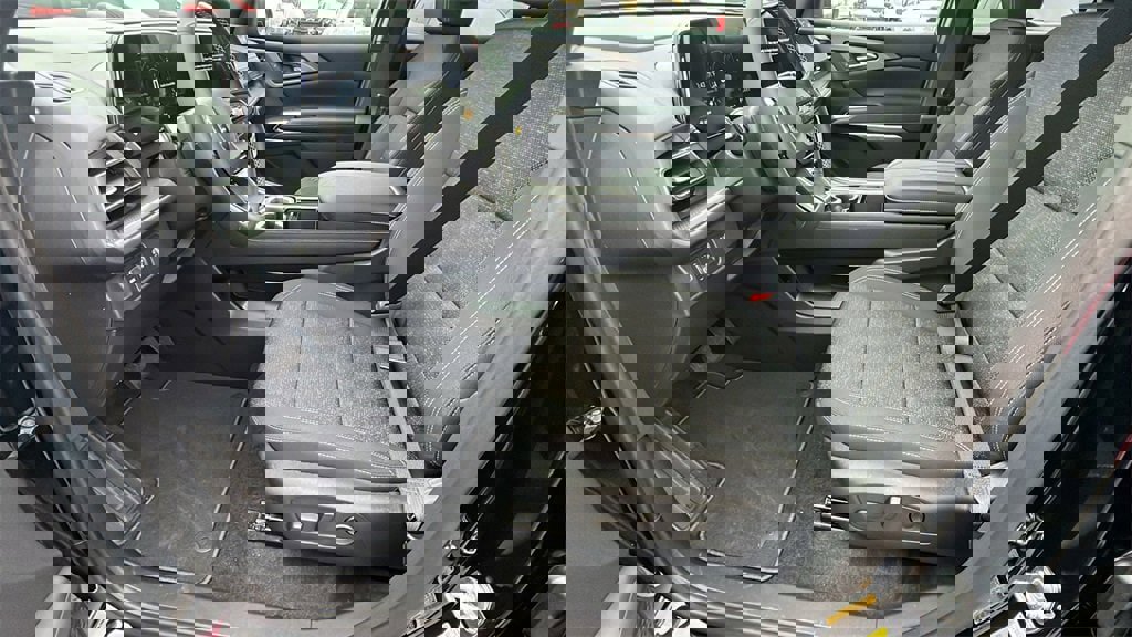 New 2026 Chevrolet Traverse LT image 13