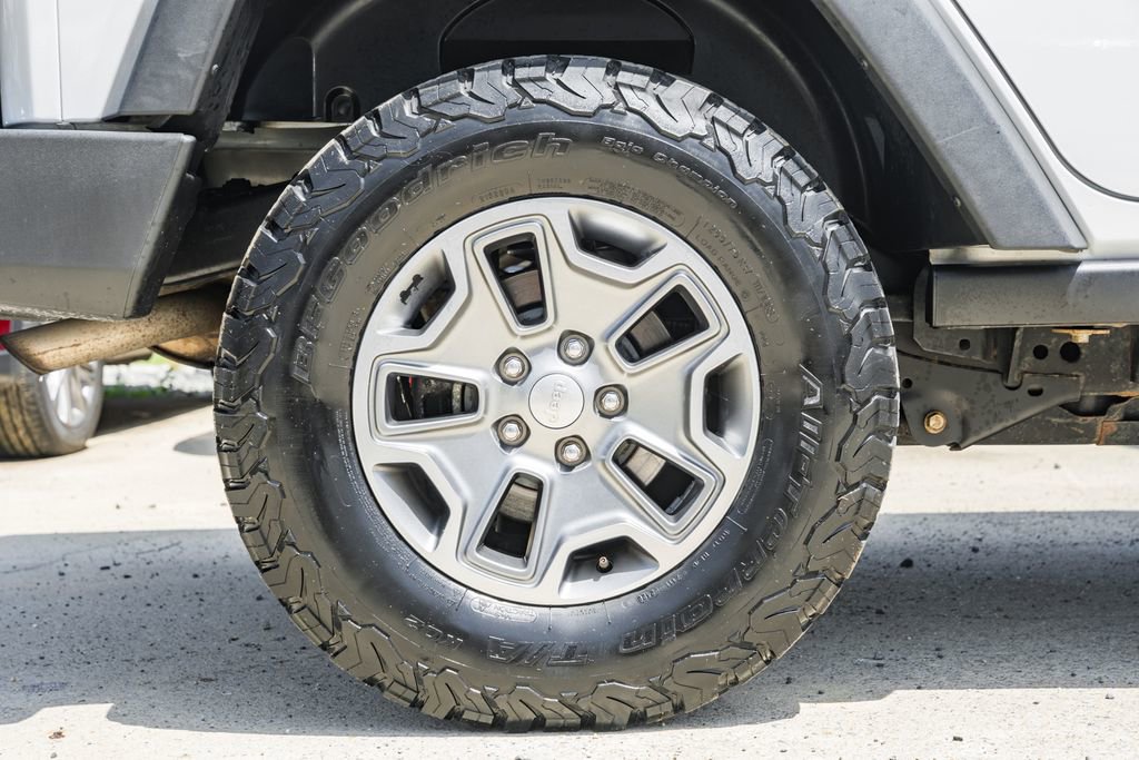 Used 2017 Jeep Wrangler Unlimited Rubicon w/ Cold Weather Group image 15