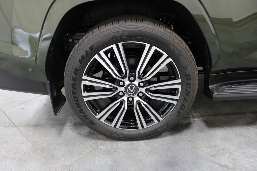 Used 2025 Lexus LX 700h Luxury image 44