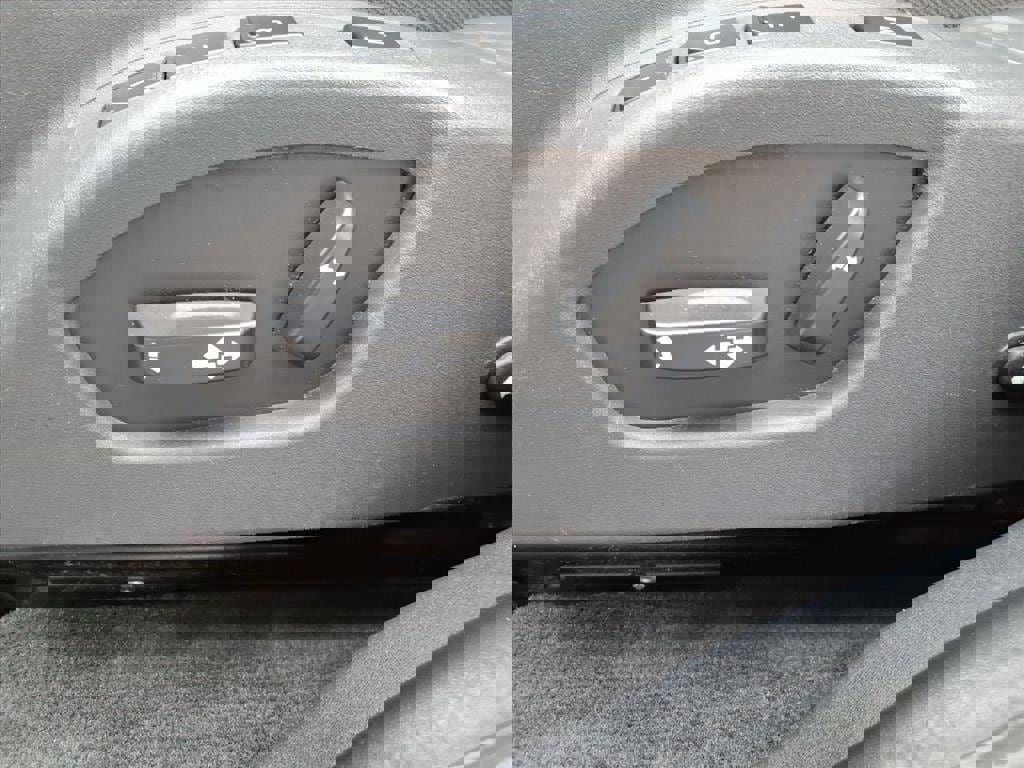 Used 2017 Volvo XC60 T5 Inscription w/ Preferred Option Package image 17