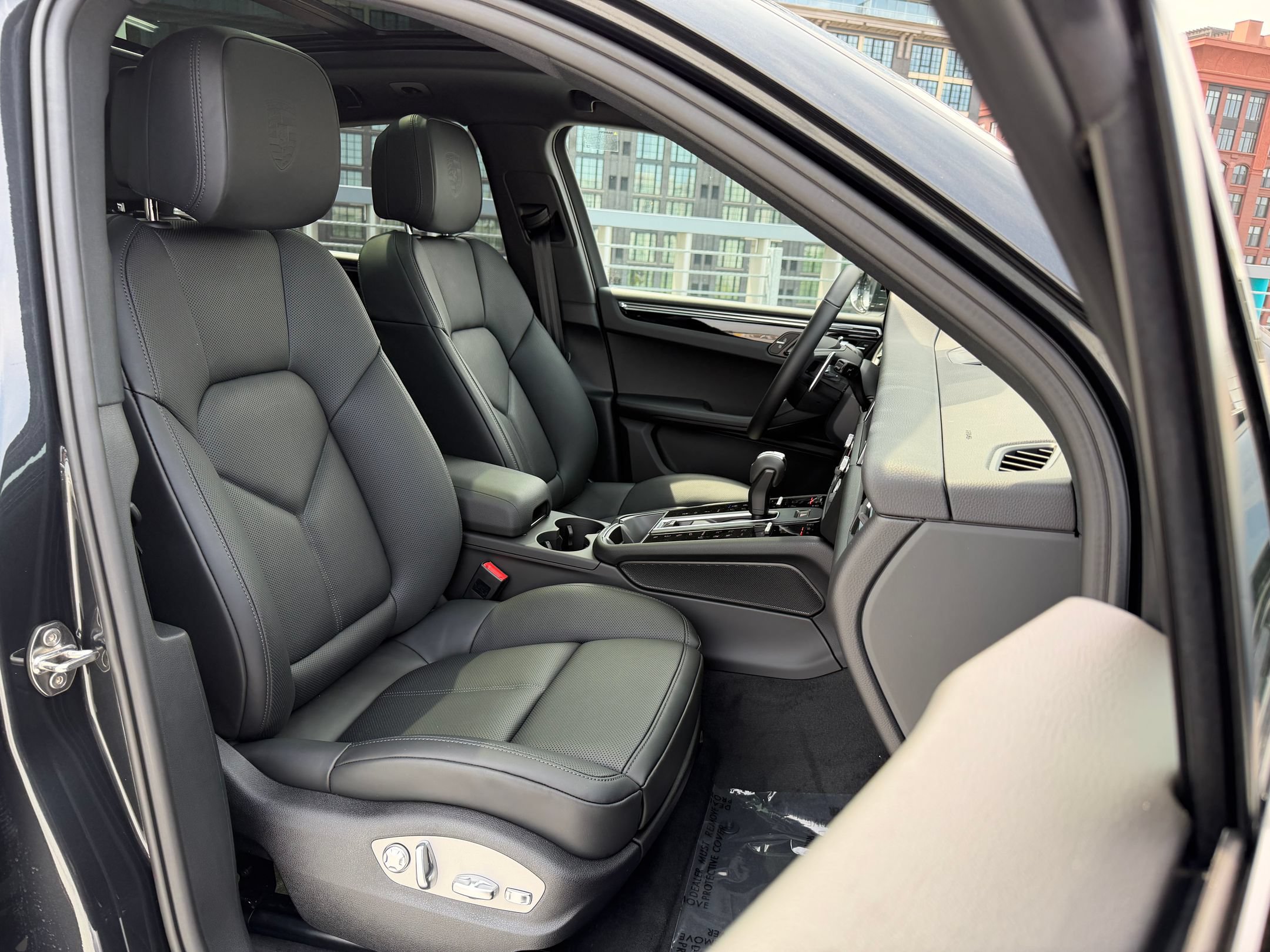 Used 2026 Porsche Macan AWD/4WD image 23