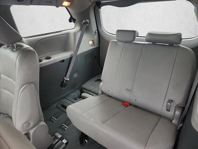 Used 2020 Toyota Sienna XLE w/ XLE Navigation Package FWD image 17