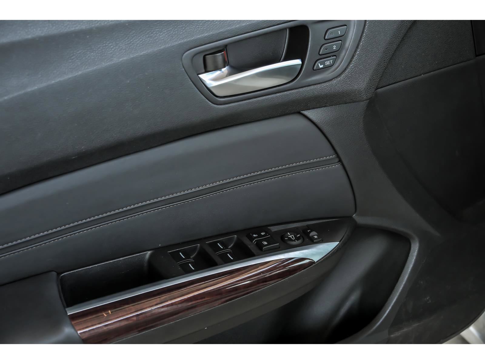 Used 2015 Acura TLX V6 w/ Technology Package FWD image 9