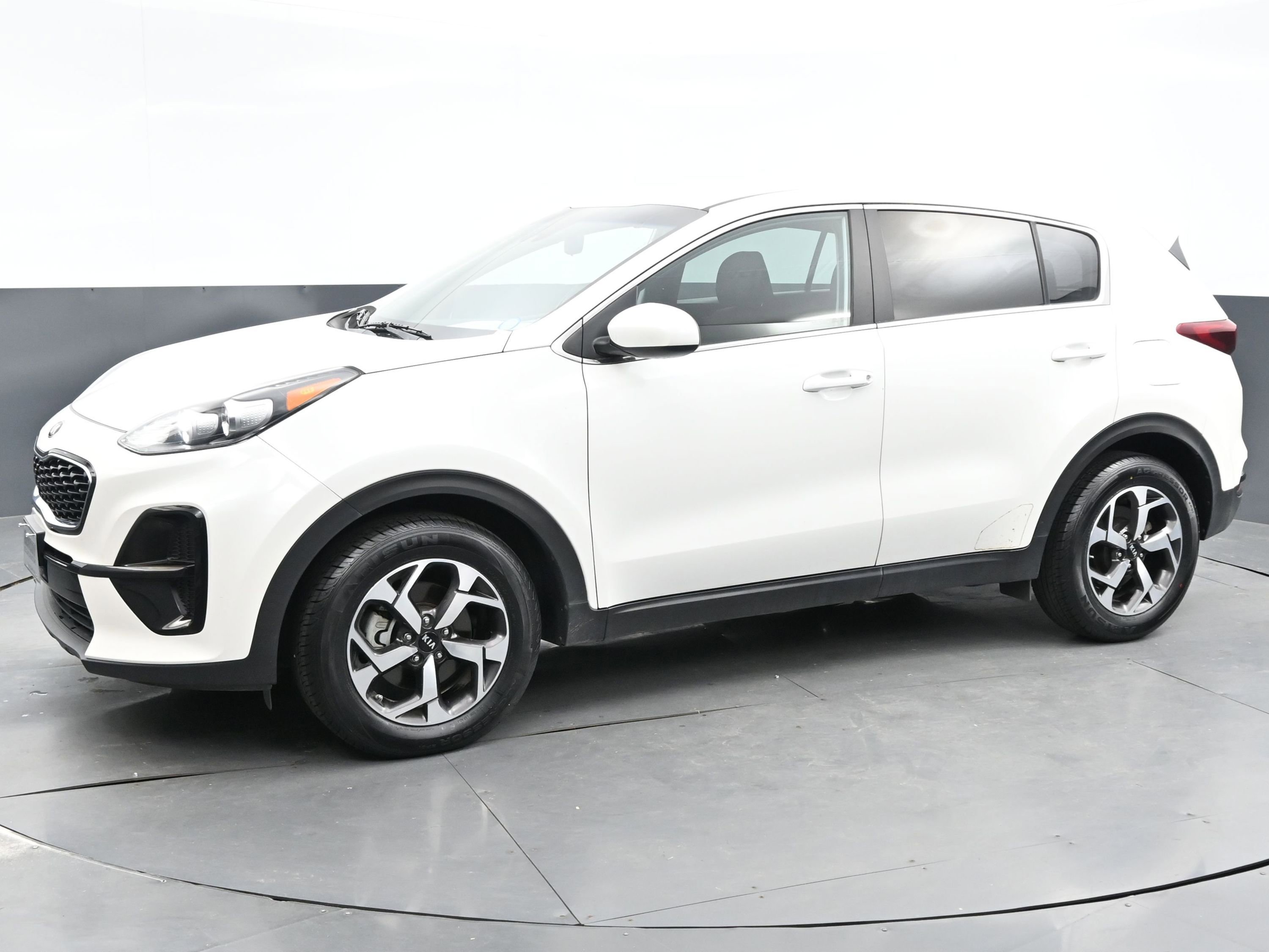 Used 2021 Kia Sportage LX image 3