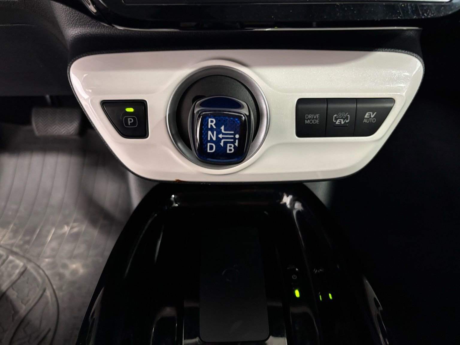 Used 2018 Toyota Prius Prime Advanced FWD image 26