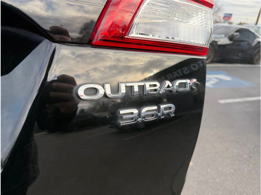 Used 2017 Subaru Outback 3.6R Limited AWD/4WD image 31