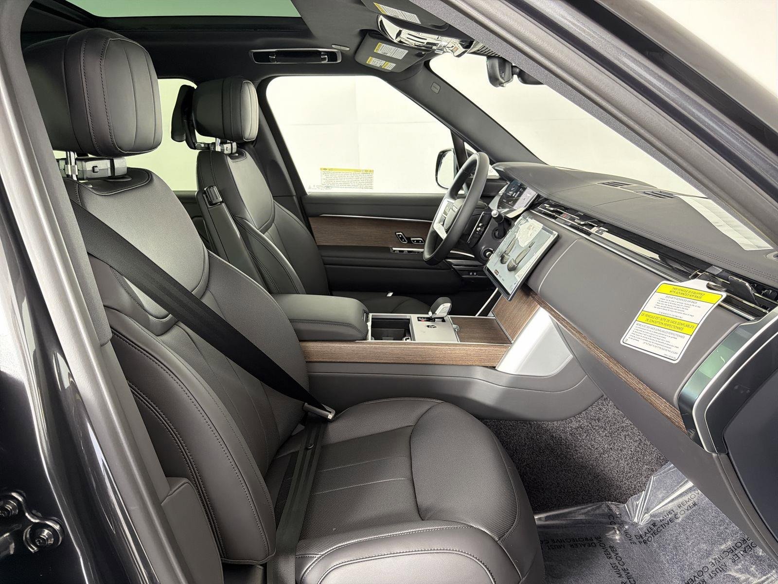 New 2025 Land Rover Range Rover SE image 32