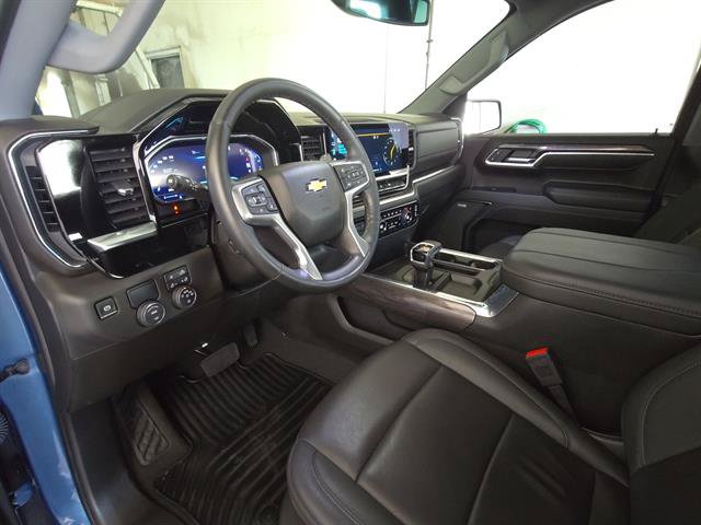 Used 2024 Chevrolet Silverado 1500 LTZ RWD image 7