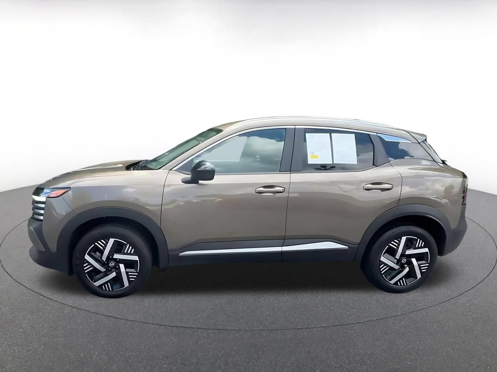 Used 2026 Nissan Kicks SV w/ Cold Weather Package FWD image 9