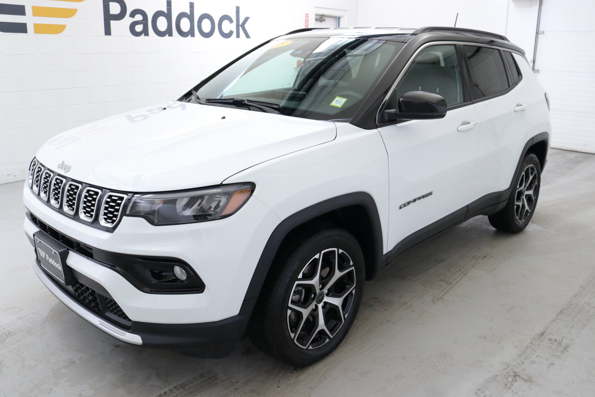 Used 2025 Jeep Compass Limited image 3