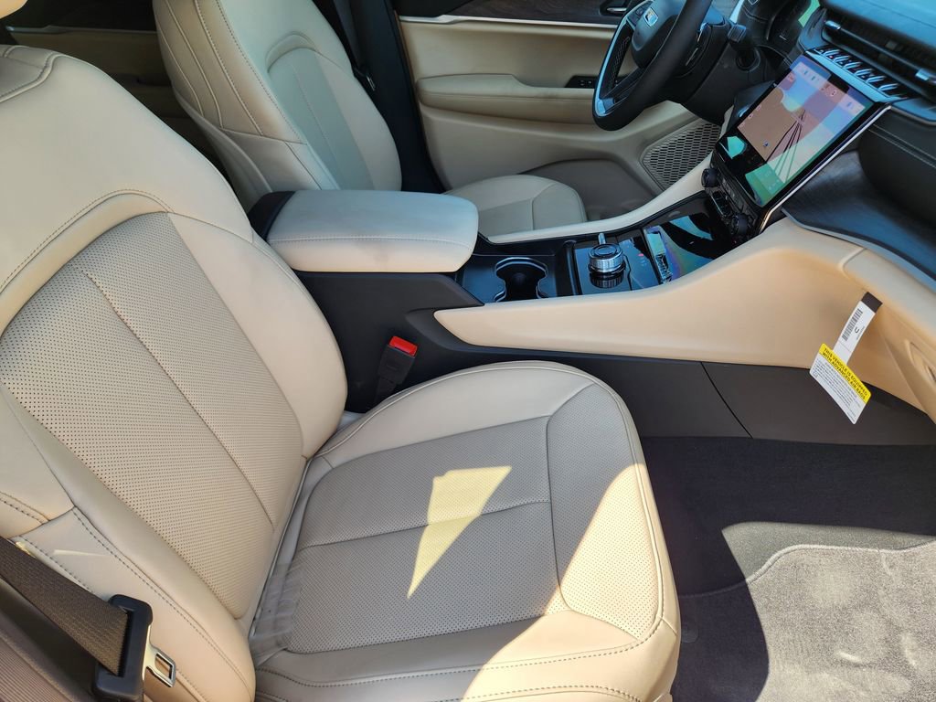 New 2025 Jeep Grand Cherokee Limited w/ Luxury Tech Group II image 10