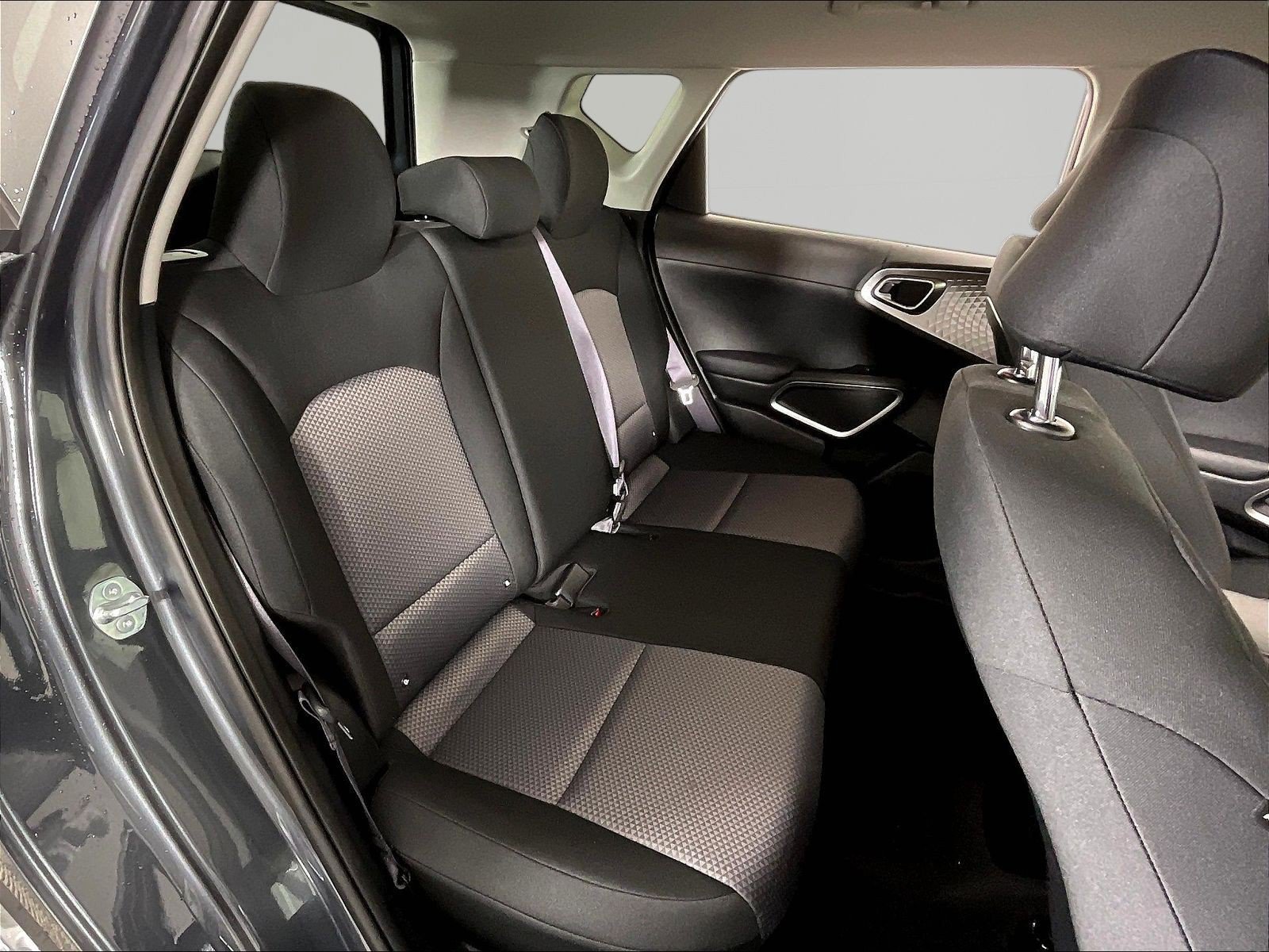 Used 2025 Kia Soul LX w/ LX Technology Package FWD image 22