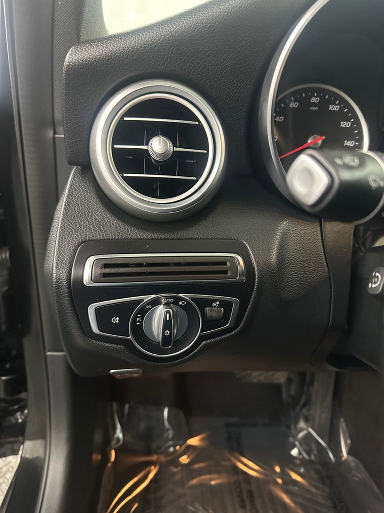 Used 2019 Mercedes-Benz C 300 4MATIC Sedan image 14