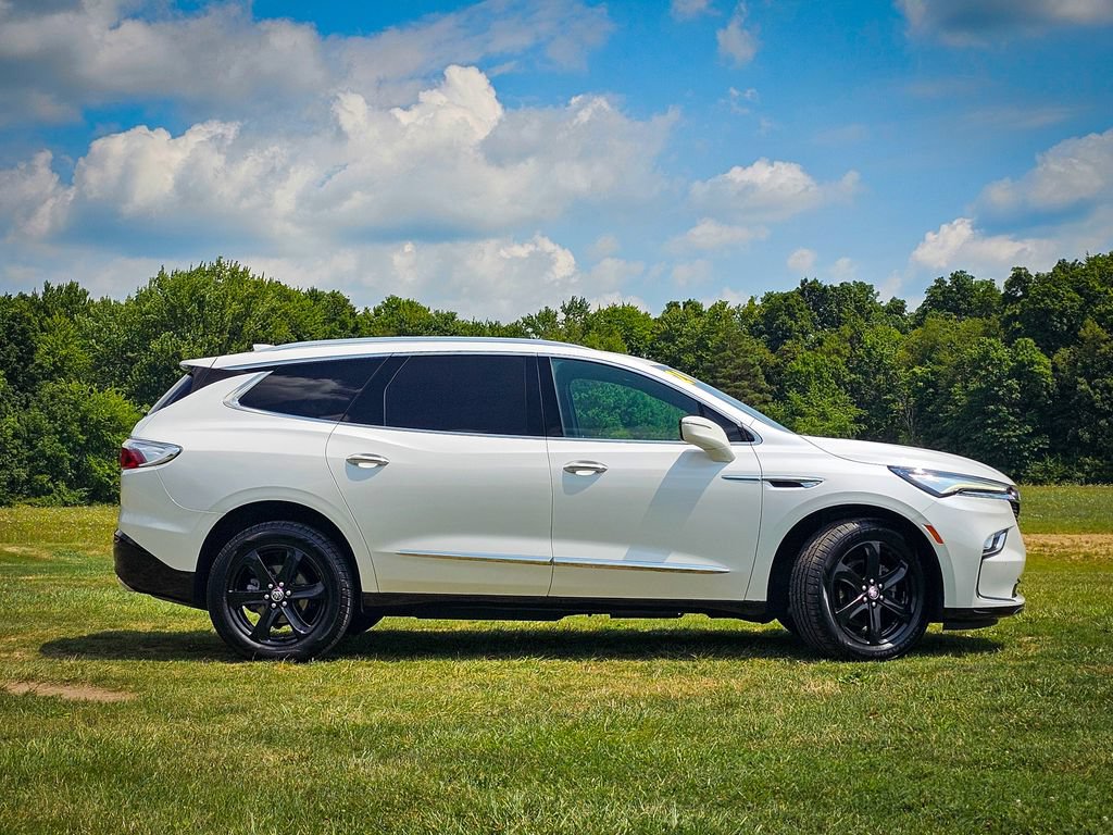 Used 2024 Buick Enclave Essence w/ Sport Touring Edition AWD/4WD image 3