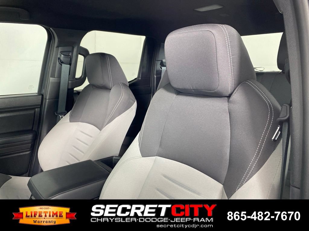 Used 2025 Toyota Tacoma TRD Off-Road AWD/4WD image 9
