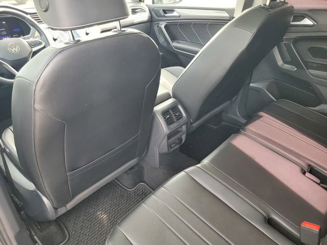 Used 2023 Volkswagen Tiguan SE w/ Panoramic Sunroof Package FWD image 12