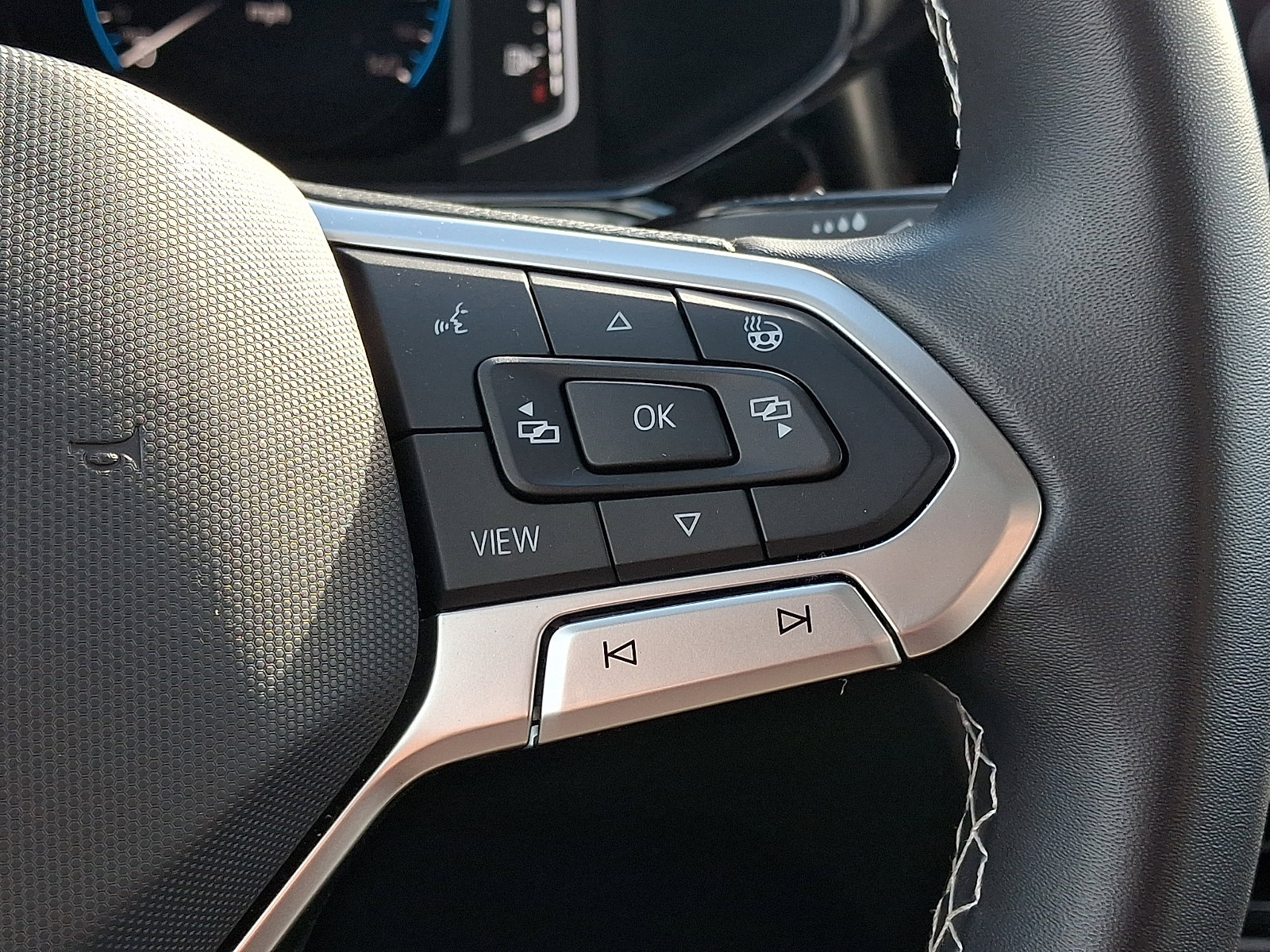 Used 2022 Volkswagen Taos SEL image 23