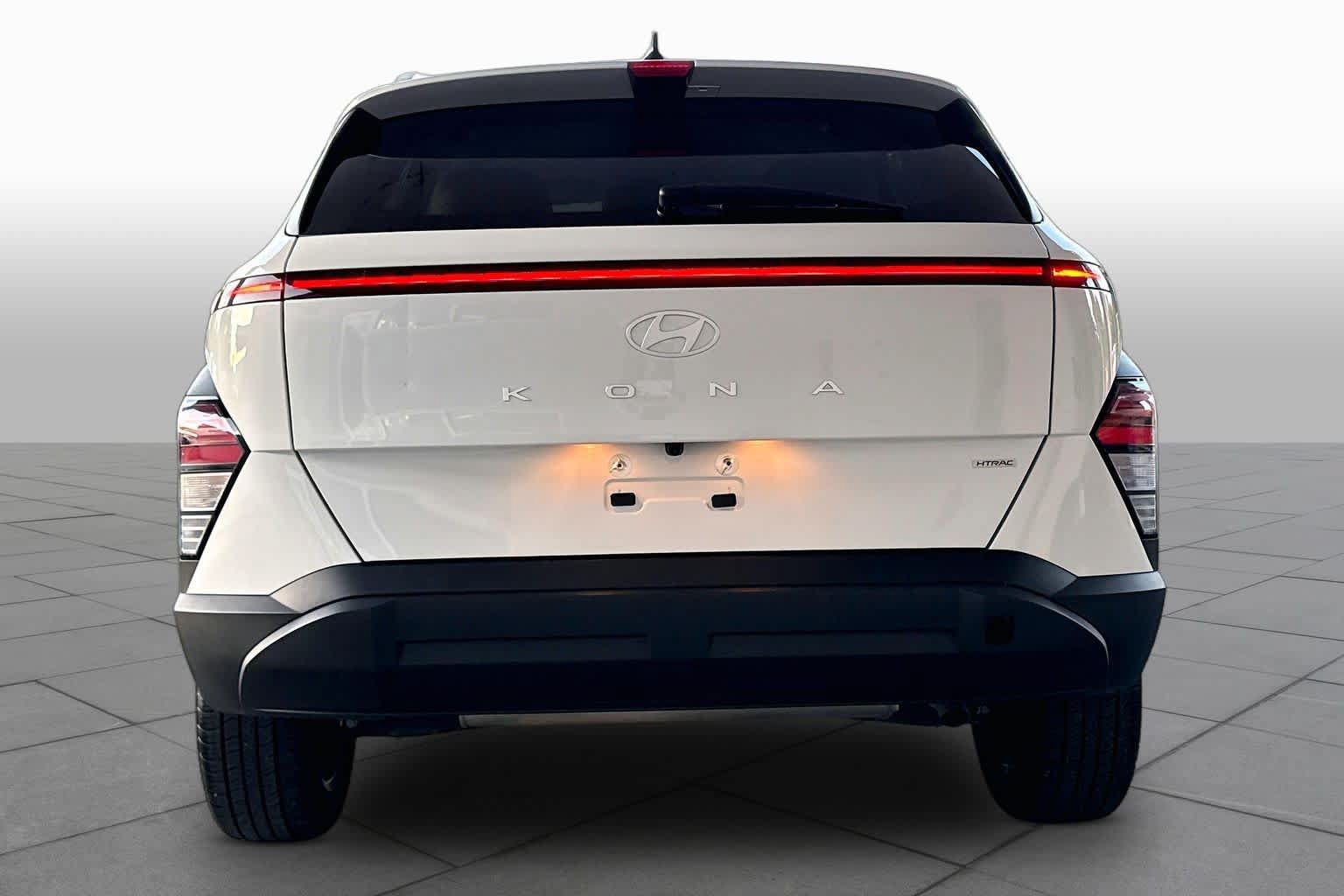 Used 2025 Hyundai Kona SEL AWD/4WD image 5