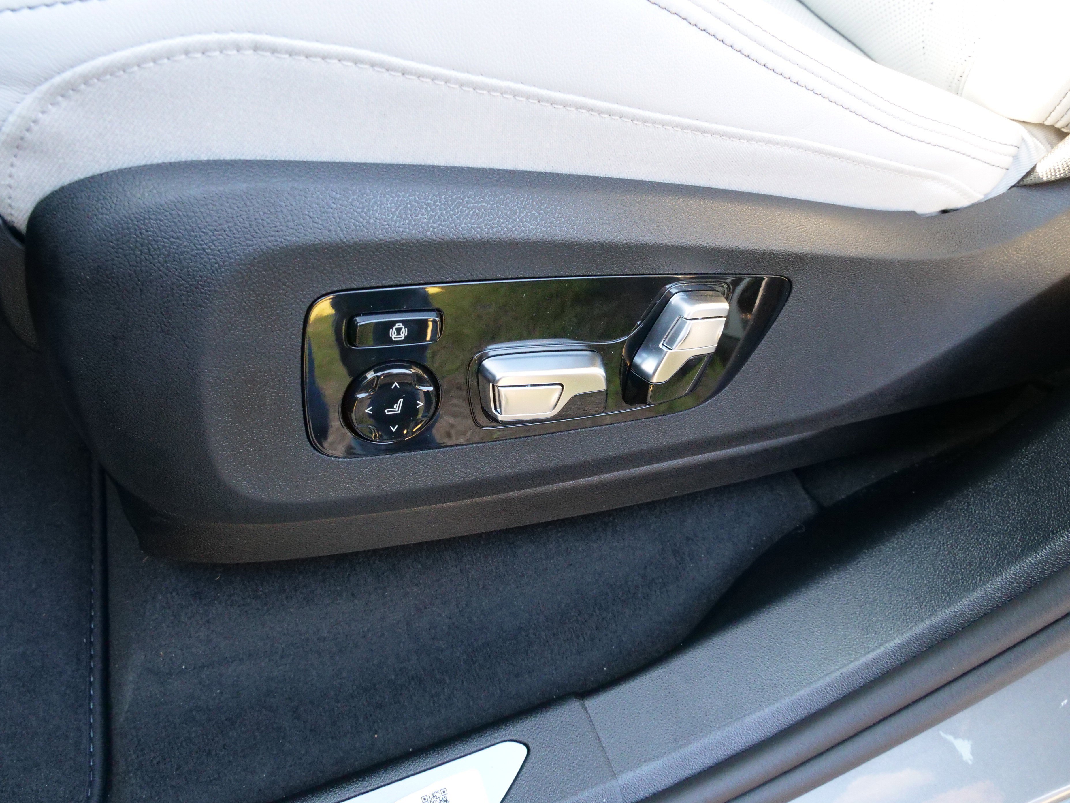 New 2026 BMW X5 xDrive40i w/ M Sport Package image 14