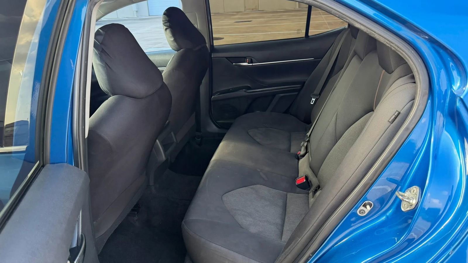 Used 2020 Toyota Camry LE FWD image 9
