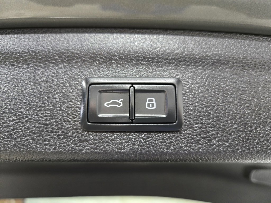 Used 2024 Audi Q3 2.0T Premium image 46