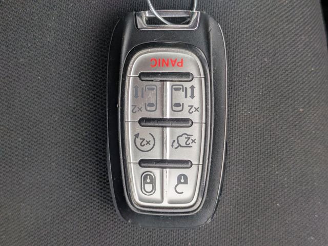 Used 2023 Chrysler Voyager LX image 33