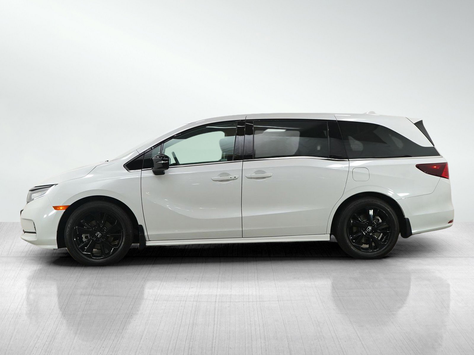 Used 2023 Honda Odyssey Sport image 2