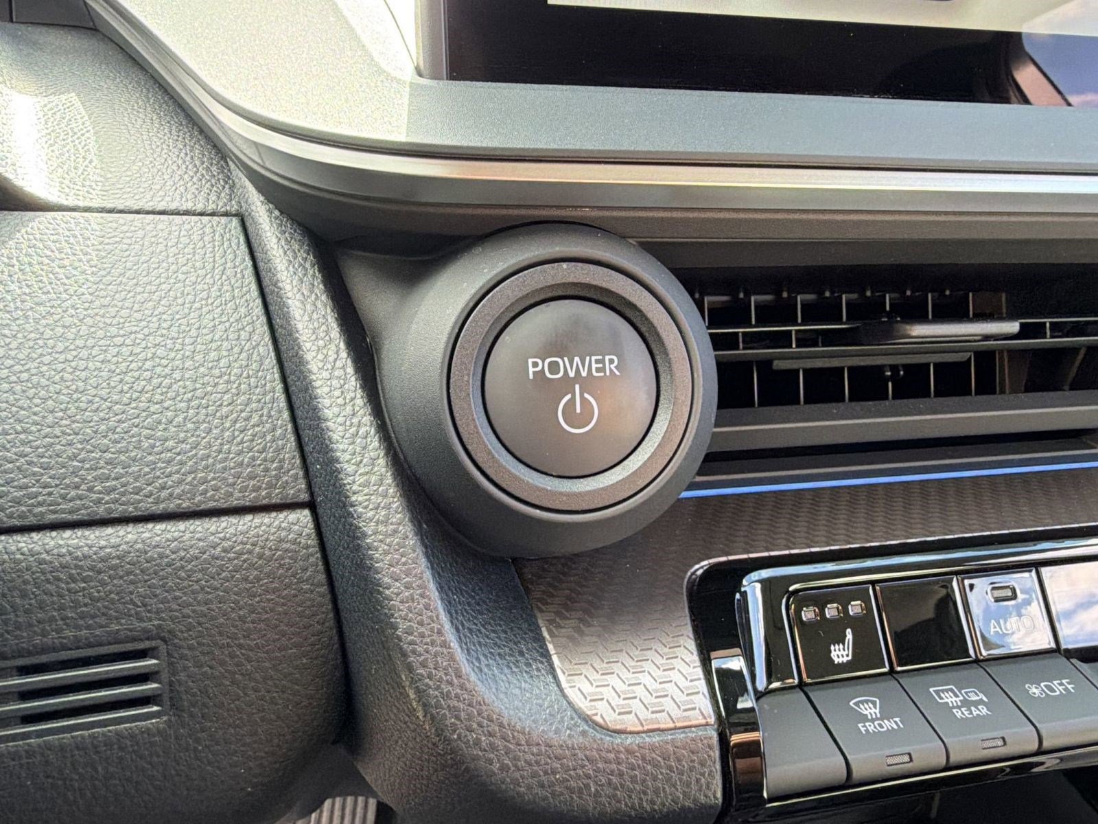 Used 2025 Toyota Prius XLE image 27