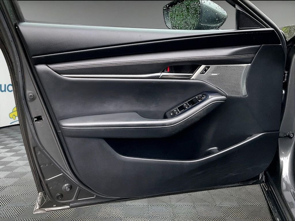 Used 2019 MAZDA MAZDA3 Hatchback w/ Premium Package FWD image 9