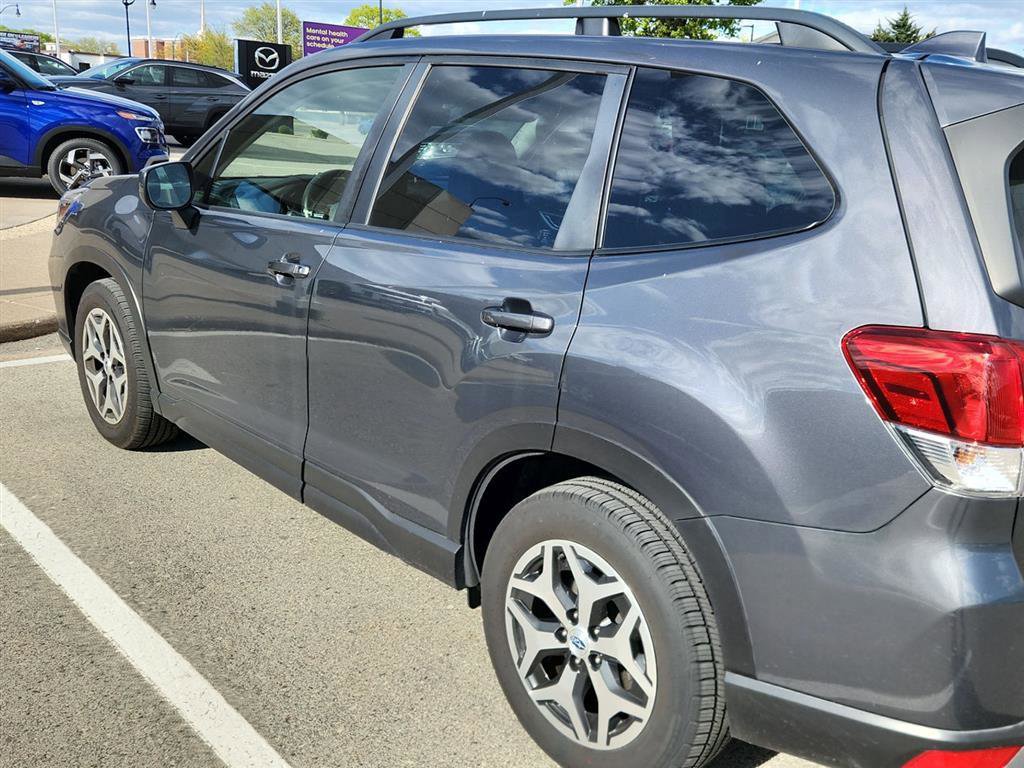 Used 2021 Subaru Forester Premium AWD/4WD image 6
