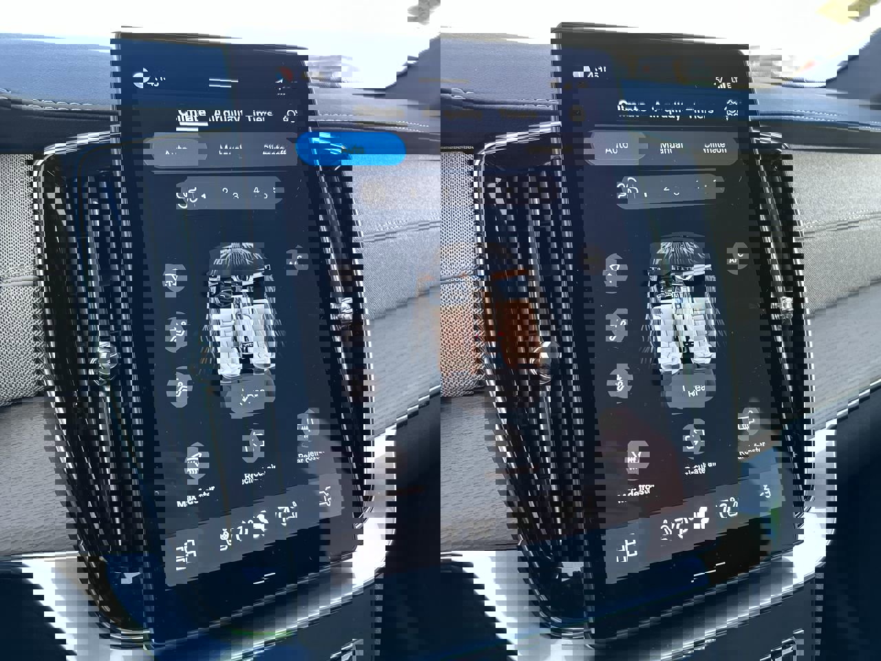 Used 2026 Volvo XC90 B5 Plus w/ Protection Package image 28